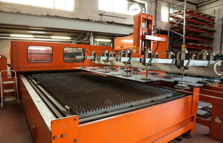Carpenteria lavorazioni metalliche taglio laser taglio plasma piega punzonatura calandratura saldatura Stecca Tecnologie Metalliche Castelminio di Resana Treviso